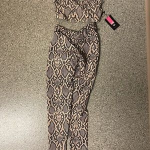 (Make a reasonable offer)Lici fit workout outfit Top and bottom sold together.